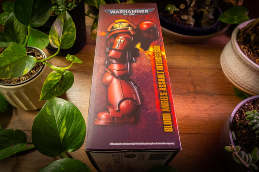 Figurine d'intercesseur d'assaut Blood Angels de Bandai avec pistolet Bolter lourd