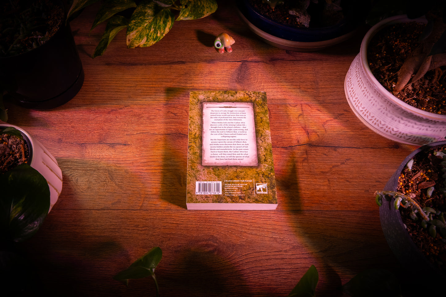 Wahammer 40k - Shadow of the Eighth: A Minka Lesk Novel Paperback