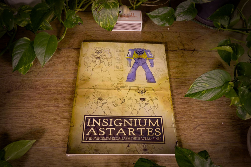 Warhammer 40k - Insignium Astartes: The Uniforms & Regalia of the Space Marines - 2002