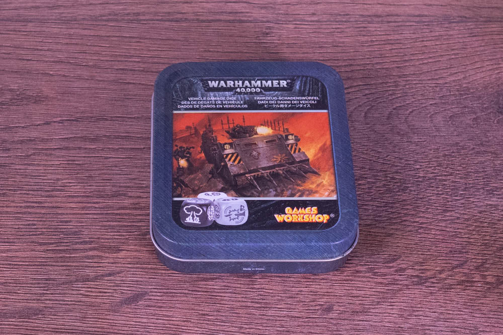 Warhammer 40,000: Vehicle Damage Dice Tin – Chaos Space Marines (Games Workshop • OOP • 65-28)