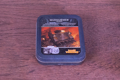 Warhammer 40,000: Vehicle Damage Dice Tin – Chaos Space Marines (Games Workshop • OOP • 65-28)